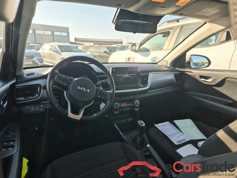 KIA Stonic / 2017 / 5P / todoterreno 1.0 T-GDi 88kW (120CV) MHEV iMT Drive #3