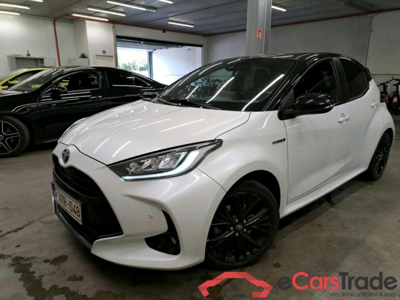 TOYOTA - TOY YARIS 1.5 VVT-i Hybrid 116PK e-CVT Style & Two Tone Paint & Hi Tech Pack & Naviagtion & 17 Inch Alloy