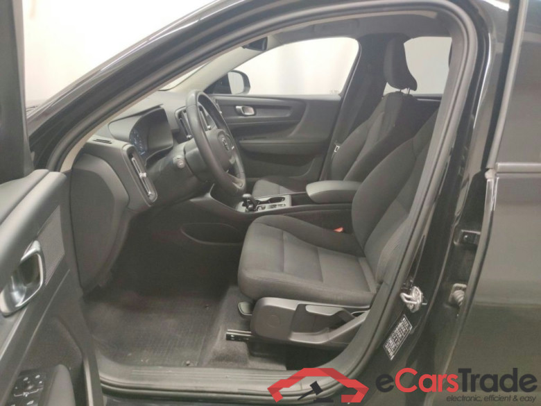 Volvo XC40 T2 Geartronic Momentum Core 5d #3