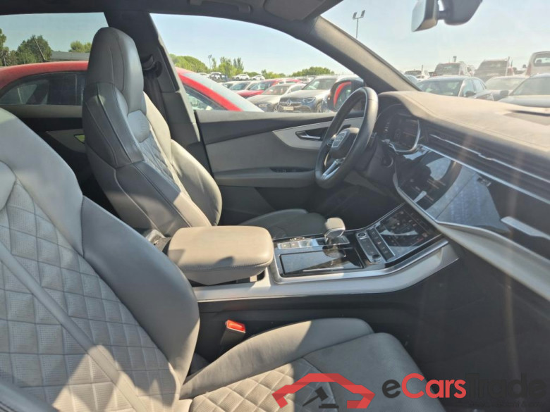 AUDI Q8 / 2018 / 5P / todoterreno 55 TFSIe 280kW Black Line Pl quattro tip #6