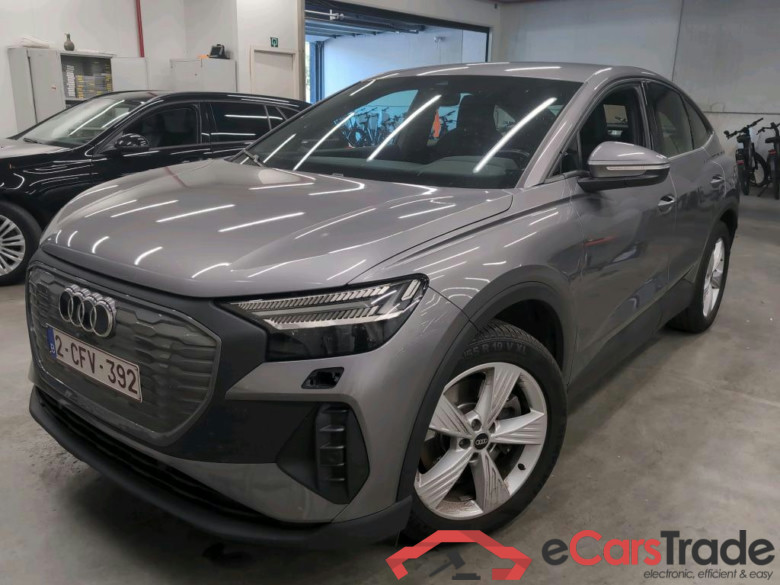 AUDI - AUD Q4 SB E-TRON 40 Attraction 204PK Pack Platinum With Heated Seats & Comfort Pack & Matrix LED & Assistance Tour Plus & Powered Trunk Opening  * ELECTRIC *