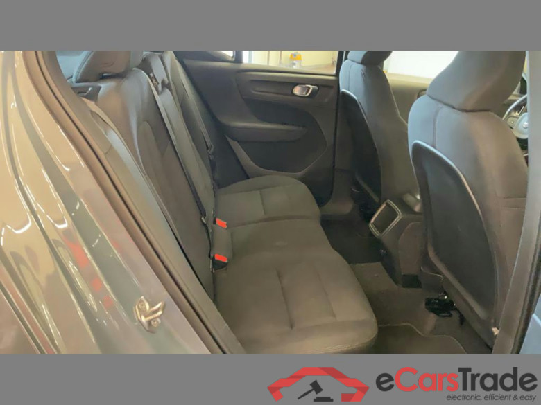 VOLVO XC40 1.5 T2 Momentum Core #5