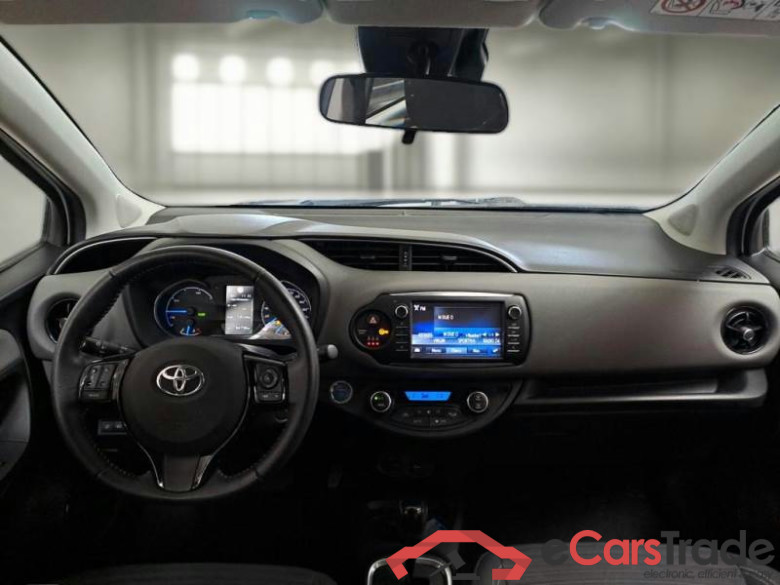 TOYOTA YARIS / 2017 / 5P / BERLINA 1.5 HYBRID BUSINESS #3