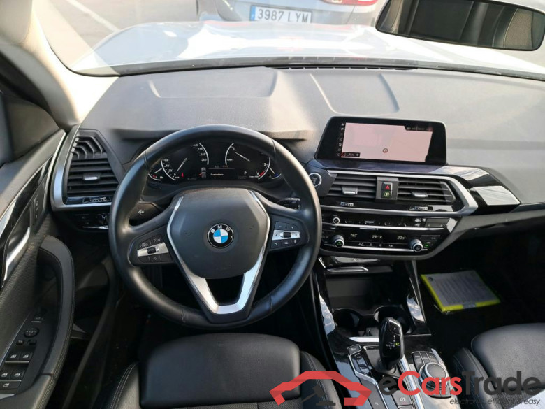 BMW X3 / 2017 / 5P / todoterreno sDrive18d #3