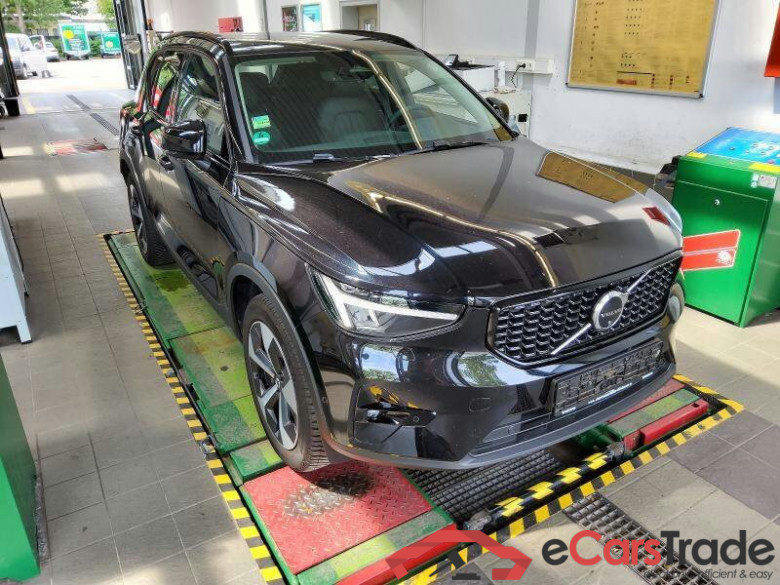 Volvo XC40 (2017->) DE - SUV5 B4 2WD EU6d, Plus Dark, (Facelift) 2022 - 2024 #2