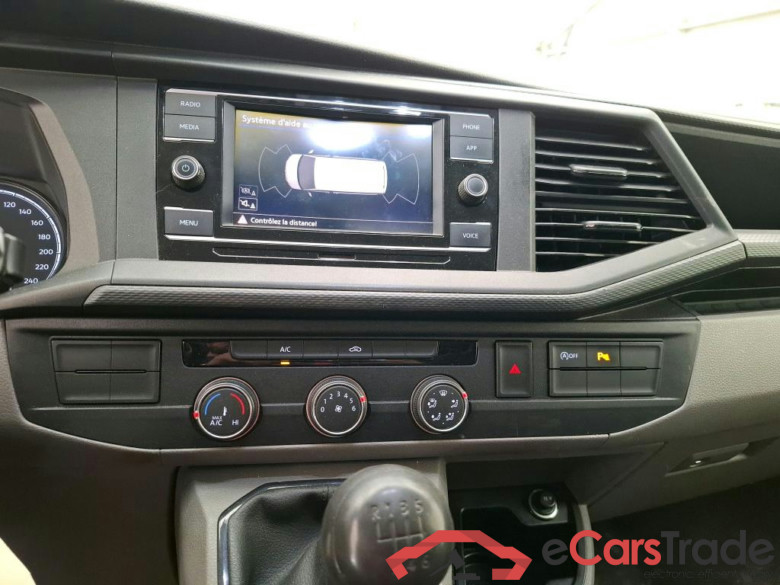 VOLKSWAGEN Transporter 2019 4P Fourgon tôlé 2 0 TDi 150 4MO L1H1 Business Line #6