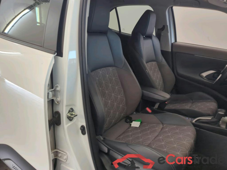 Toyota Yaris Cross 1.5 Hybrid Executive Automaat 5d #3