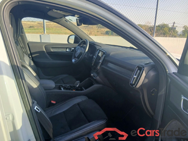 VOLVO XC40 / 2017 / 5P / todoterreno 1.5 T5 Twin Recharge R-Design Auto #6