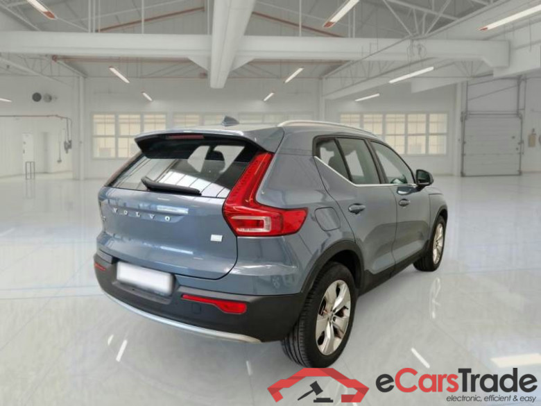 VOLVO XC40 / 2017 / 5P / SUV T5 PLUG-IN HYBRID AUTO RECH INSCRIP EXPR #2