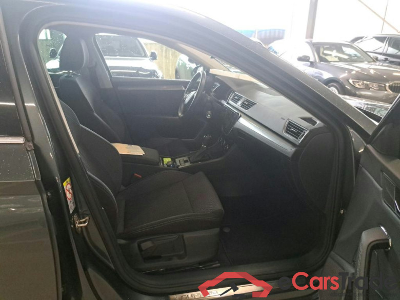 SKODA - SKO SUPERB CRTDI 122PK DSG7 Clever Plus & Safety & Matrix LED & Canton Sound & 19 Inch & Removable Towing Hook #3