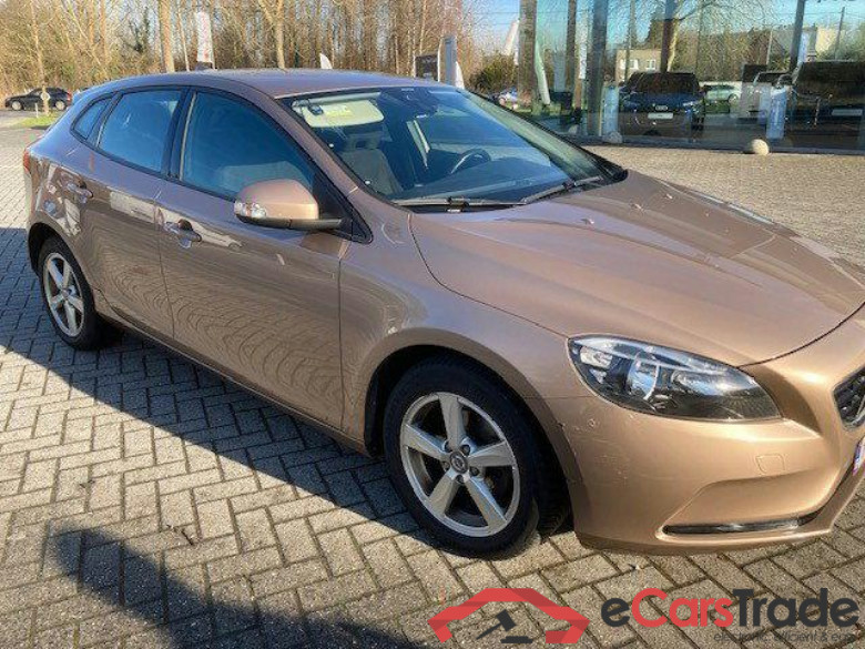 VOLVO V40 1.6 D2 Kinetic #2