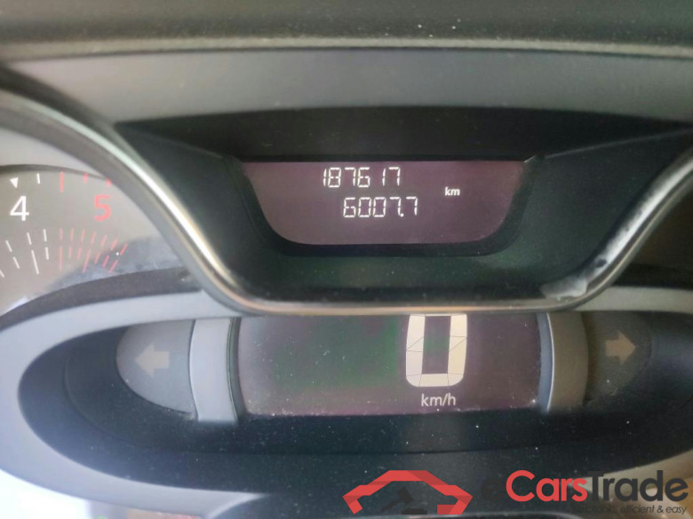 RENAULT Captur / 2017 / 5P / crossover Zen dCi 66kW (90CV) #5