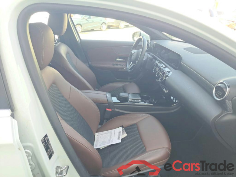 MERCEDES-BENZ Clase A / 2018 / 4P / sedán Sedán A 250 e #6