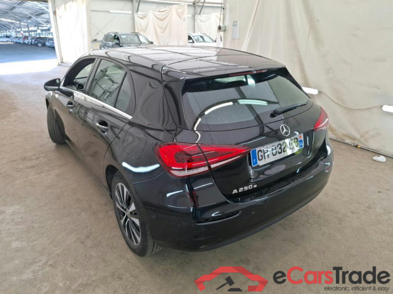 MERCEDES-BENZ Classe A Compact / 2018 / 5P / Berline A 250 e Business Line 8G-DCT #3