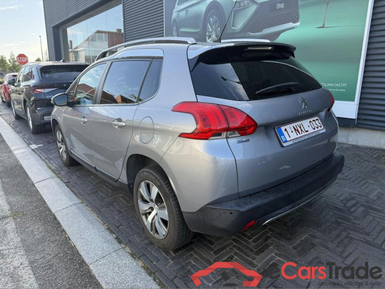 PEUGEOT 2008 1.2i PureTech Style #4