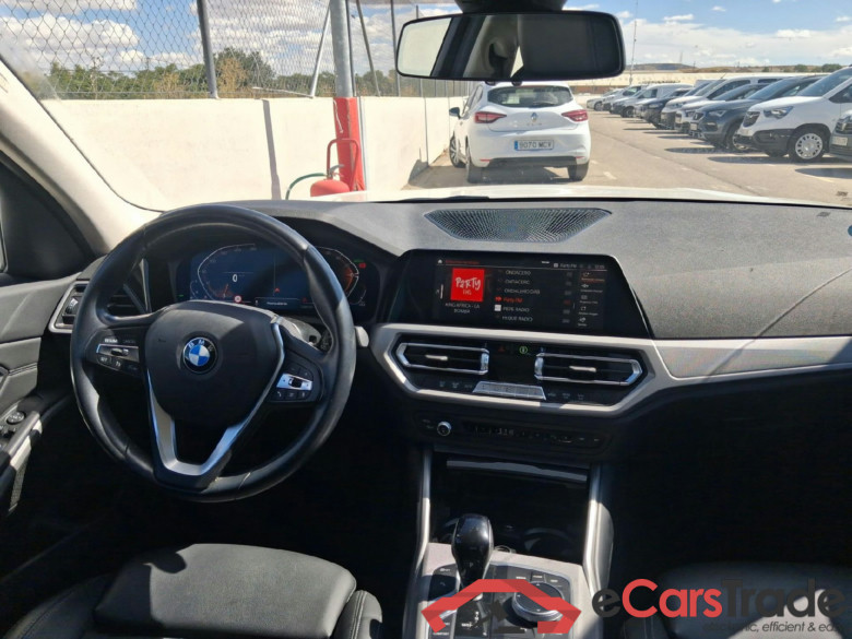 BMW Serie 3 / 2018 / 4P / sedán 318d Auto. #3
