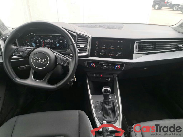 AUDI A1 / 2018 / 5P / berlina con portón Sportback Adrenalin 30 TFSI 81kW S tron(SP) #3