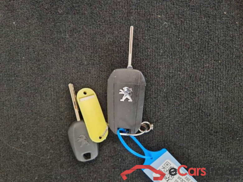 PEUGEOT 208 / 2015 / 5P / BERLINA ALLURE BLUEHDI 75CV #1