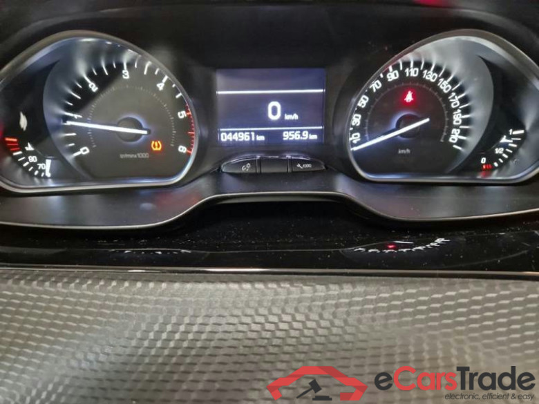 PEUGEOT 208 / 2015 / 5P / BERLINA ALLURE BLUEHDI 75CV #5