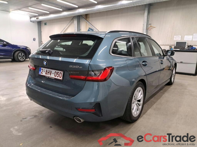 BMW - BMW 3 TOURING 330e 292PK Business Edition With Heated Sport Seats & Parking Assistant Pack  * HYBRID * #2