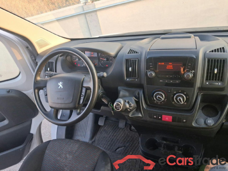 PEUGEOT Boxer / 2014 / 4P / furgón 330 L1 H1 BHDI 88kW (120CV) S&S 6 Vel. M #3