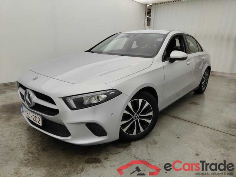 Mercedes-Benz A-Klasse Limousine A 180d Business Solution Aut. 4d