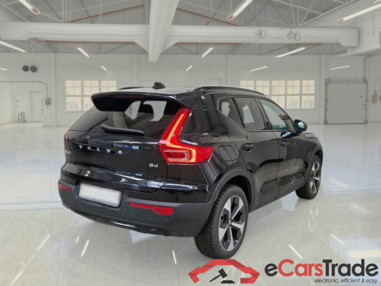 VOLVO XC40 / 2021 / 5P / SUV B4 AUTOMATICO ULTRA DARK #2