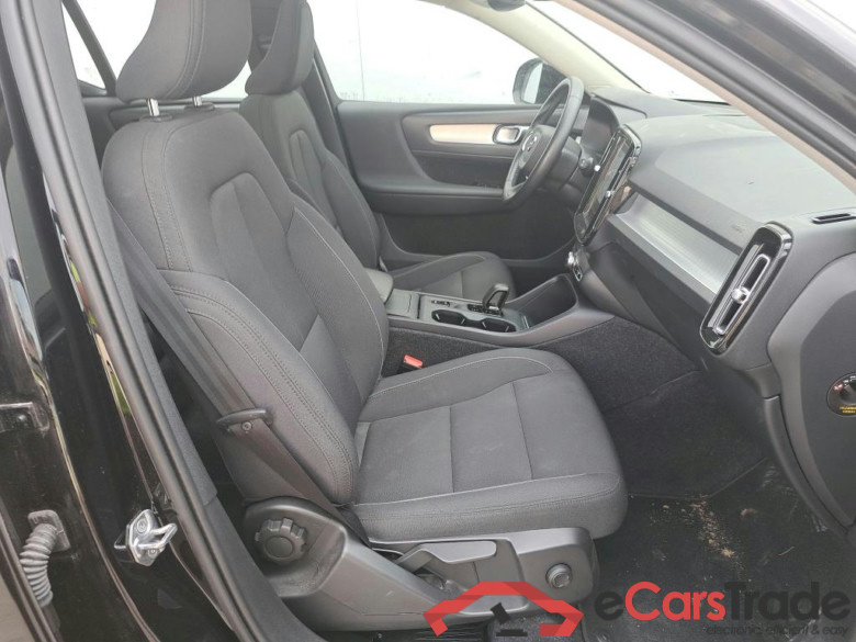 VOLVO XC40 / 2017 / 5P / todoterreno 2.0 B4 G AWD Momentum Pro Auto #6