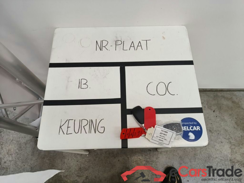 MERCEDES EQA (H293) 66.5 kWh EQA 350 4-Matic AMG Line 5d #4