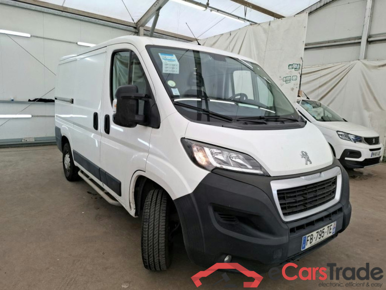 PEUGEOT Boxer / 2014 / 4P / Fourgon tôlé BLUEHDI 110 PREMIUM PACK 330 L1H1 #4