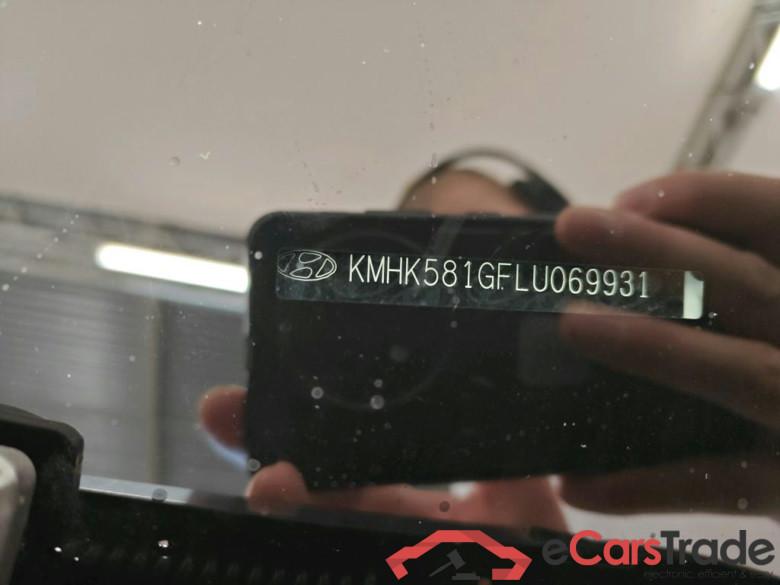 Hyundai KONA Limited Electric 64 kWh 5d #6