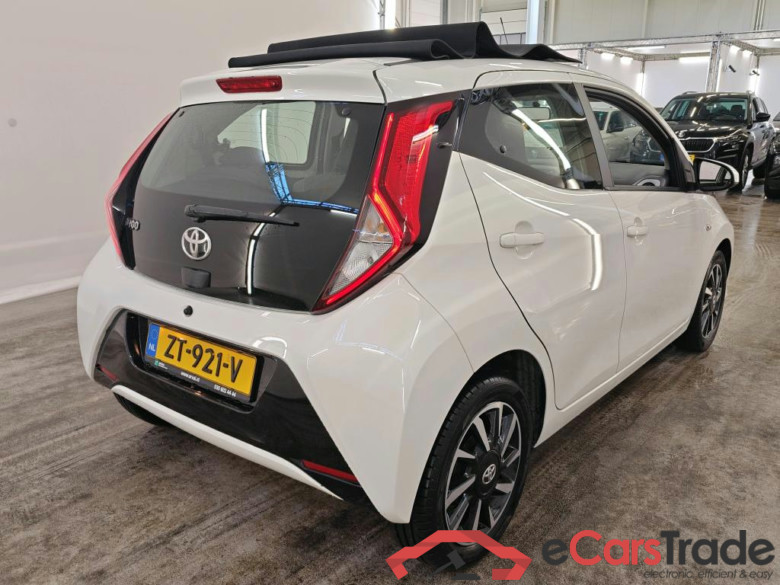 Toyota AYGO 1.0 VVT-i x-play 5d #2