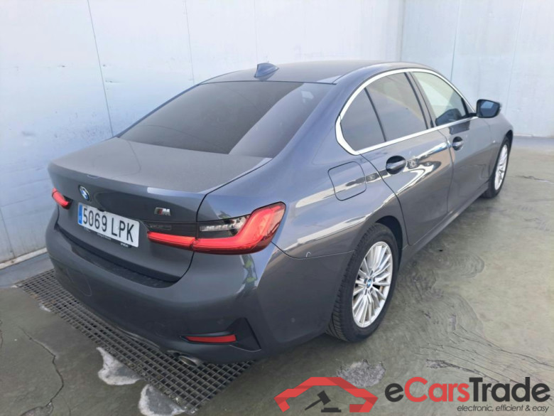 BMW Serie 3 / 2018 / 4P / sedán 318d Auto. #2