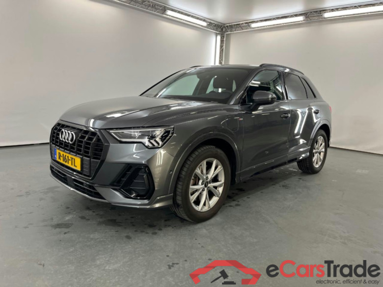 AUDI Q3 45 TFSI e S edition #1