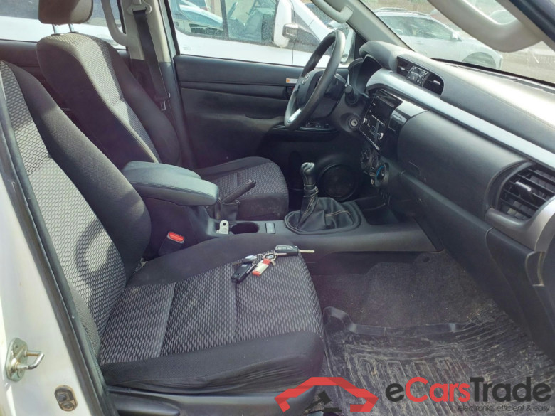 TOYOTA Hilux / 2020 / 4P / pickup 2.4 D-4D Cabina Doble GX #5