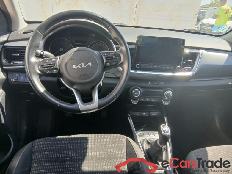 KIA Stonic / 2017 / 5P / todoterreno 1.0 T-GDi 88kW (120CV) MHEV iMT Drive #3