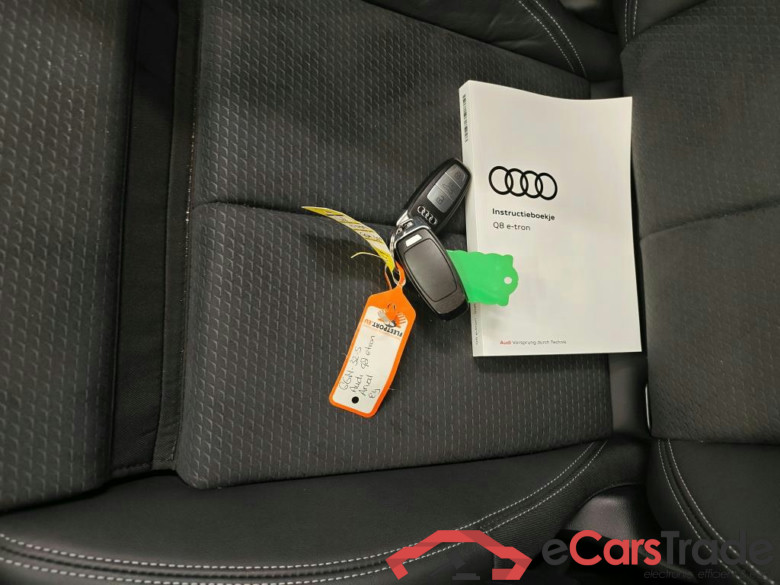 Audi Q8 e-tron 50 e-tron quattro S edition 5d #4