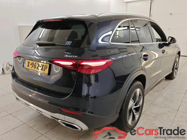 Mercedes-Benz GLC GLC 300 e 4MATIC Luxury Line auto 5d #2