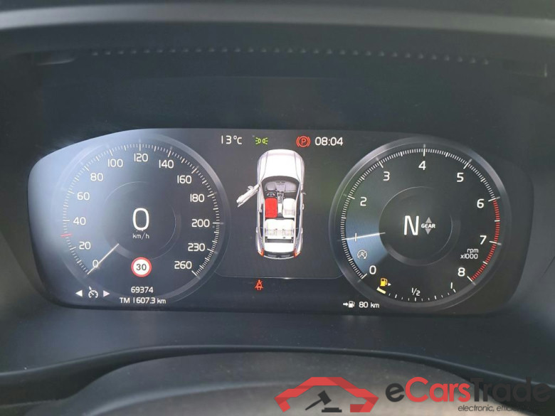 VOLVO XC40 / 2017 / 5P / todoterreno 1.5 T2 Momentum Core #4