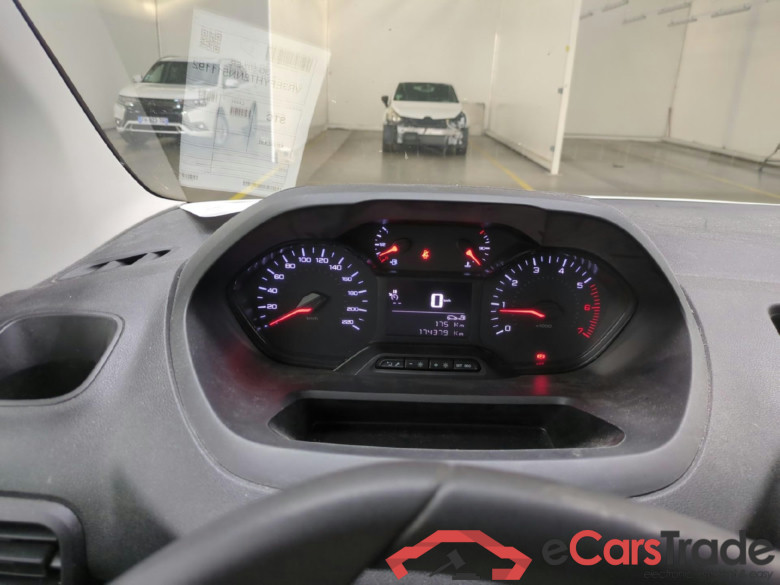 PEUGEOT Partner / 2018 / 4P / Fourgonnette BHDI 100 S&S STANDARD 650KG PREMIUM #6