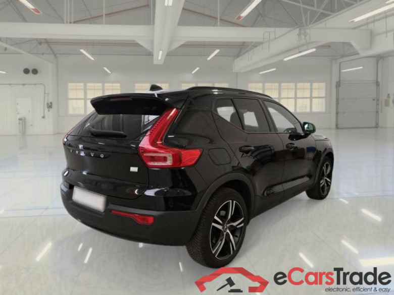 VOLVO XC40 / 2017 / 5P / SUV T5 PLUG-IN HYBRID AUTO RECHARGE R-DESIGN #2