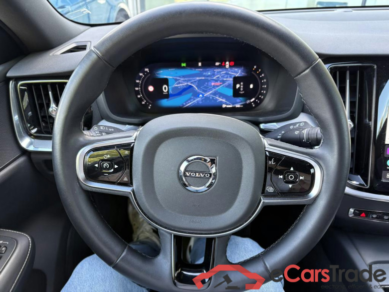 VOLVO V60 2.0 B4 MHEV Plus Dark DCT Plus Dark #3