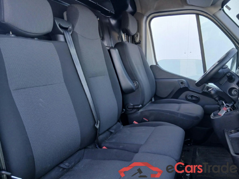 RENAULT TRUCKS UK MASTER VU 4p 3G furgón Red Edition Van FWD 3T5 E6 L3H2 150CV #PANELADO INTERIOR# #6