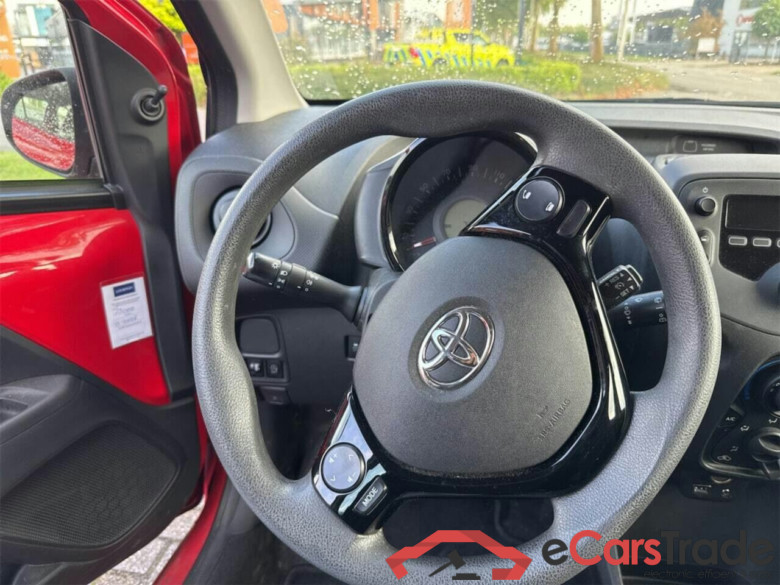 TOYOTA Aygo 1.0 VVT-i x-fun #6