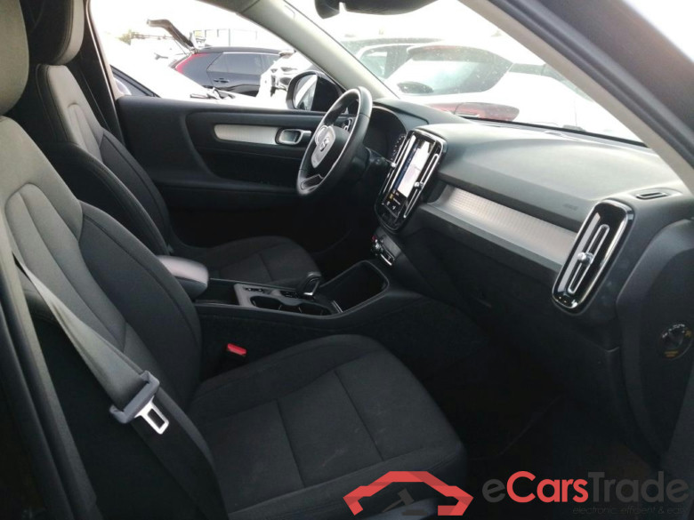 VOLVO XC40 / 2017 / 5P / todoterreno 1.5 T4 Twin Recharge R-Design Exp Auto #6