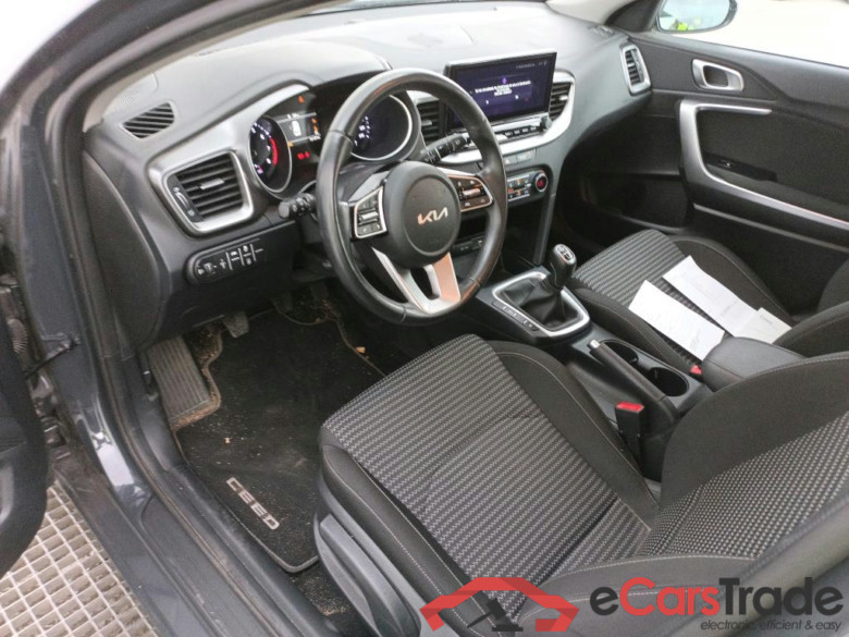 KIA Ceed / 2021 / 5P / berlina con portón 1.0 T-GDi 74kW (100CV) Drive (AC) #3