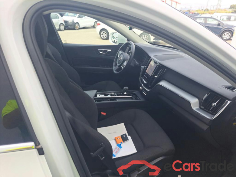 VOLVO XC60 / 2017 / 5P / todoterreno 2.0 B4 D Momentum Pro Auto #6