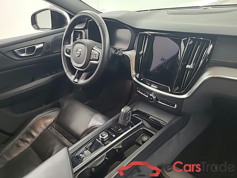 VOLVO V60 2.0 B4 R-Design #6