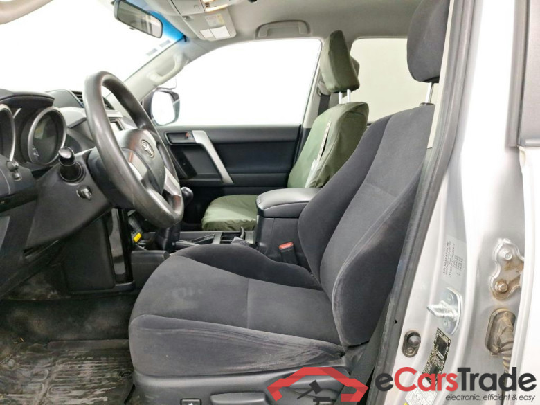TOYOTA LAND CRUISER LWB DIESEL - 2013 2.8 D-4D Active Van #5