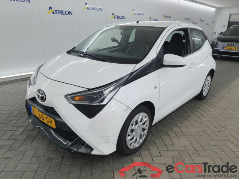 TOYOTA Aygo 1.0 VVT-i x-play 5D 53kW #1